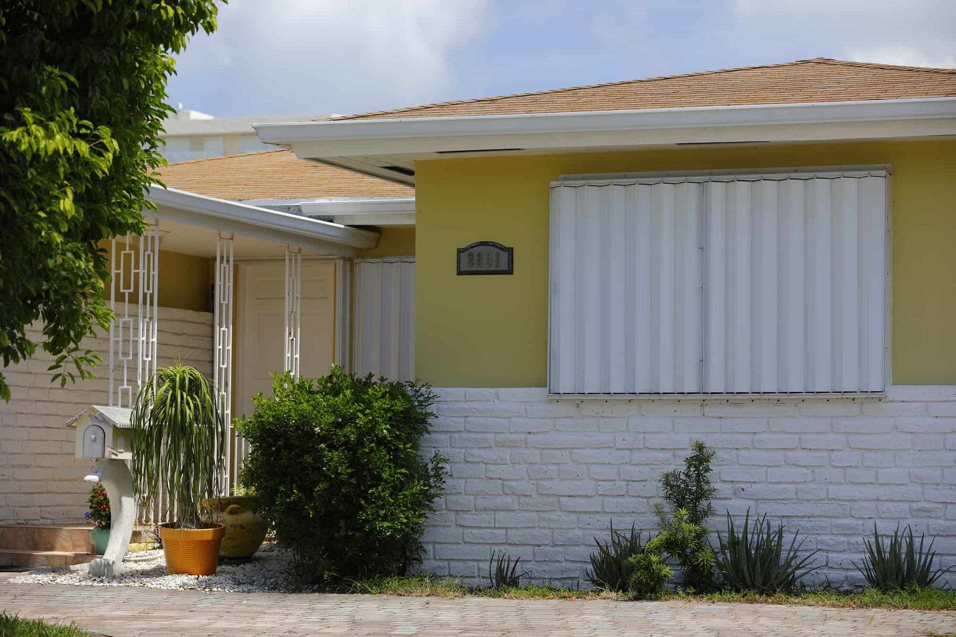 Accordian hurricane shutters